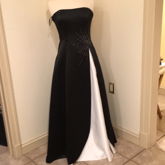 Dress - Picture 2 of 4